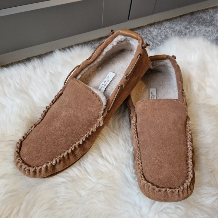 Men's Suede Moccasin Slippers In Chestnut